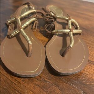 Authentic Gucci Gold Leather and Suede Thong Gladiator Block heel sandal